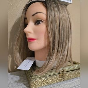 Silky Straight Women's Wig in Ash Blonde Highlights
